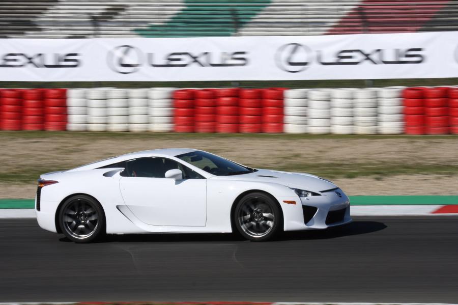  Lexus LF-A 2010 года  (фото 106 из 213)